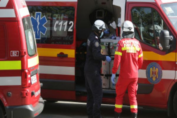 Accident grav - Un microbuz cu nouă pasageri s-a răsturnat - Intervenție de urgență a autorităților