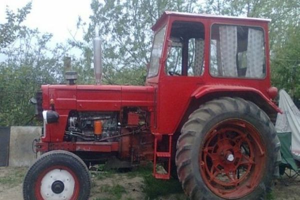 Tractorist băut și fără permis, vinovat de producerea unui accident rutier