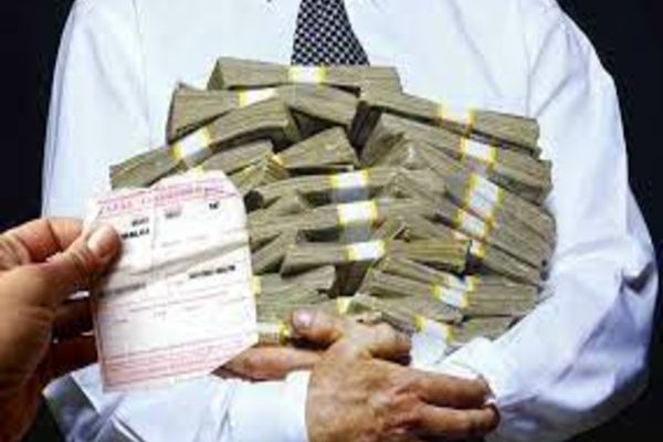 Pensiile speciale consumă aproape 1% din PIB. În doar 9 luni, statul a cheltuit pentru speciali echivalentul a 5 poduri de la Brăila