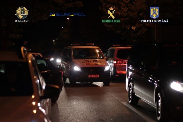 Percheziții DIICOT la o grupare suspectă de trafic de arme în România