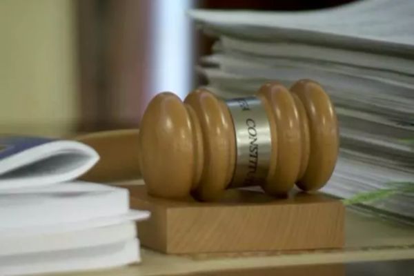 DECIZIA PE PENSIILE SPECIALE AR PUTEA FI AMÂNATĂ DIN NOU DE CCR