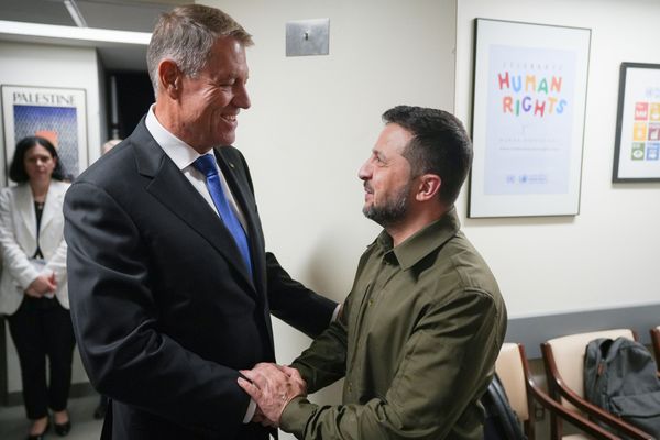 Klaus Iohannis: "Tocmai am avut o discuție telefonică aprofundată cu președintele Volodimir Zelenski"