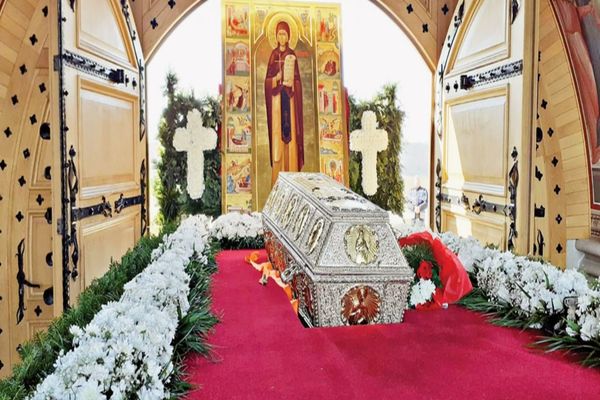 CANDIDAȚII LA PREZIDENȚIALE, ÎN PELERINAJ LA SFÂNTA PARASCHEVA