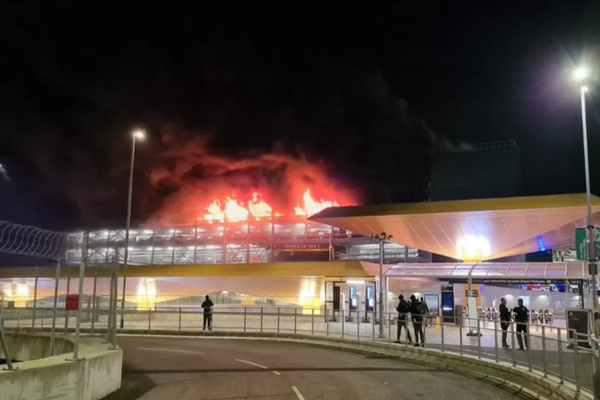 Incendiu pe Aeroportul Luton, din Marea Britanie