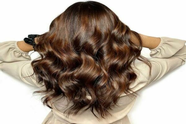 Un hairstilist dezvăluie cele 3 culori de păr la modă pentru toamna 2023