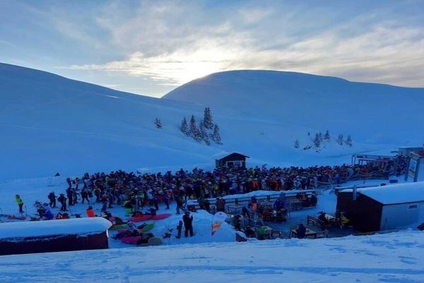 Vacanță de schi cu ghinion: pârtiile de la cota 2000 din Sinaia, închise din cauza vântului puternic