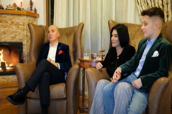 Interviu inedit de Sărbători cu Rareș Bogdan și familia sa VIDEO