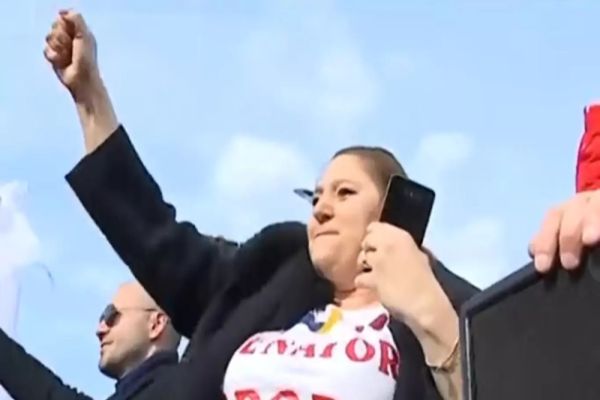 Protestul organizat de apropiații Dianei Șoșoacă, în fața Parlamentului, fără succes: Un singur camion este prezent