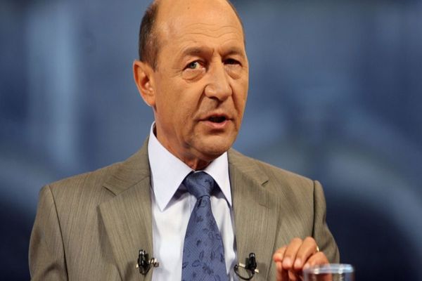 Noi detalii despre starea de sănătate a lui Traian Băsescu: "Vorbește cu dificultate, are nevoie de mască de oxigen"