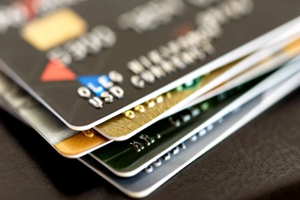 Ministrul Muncii vrea plata pensiilor DOAR pe card