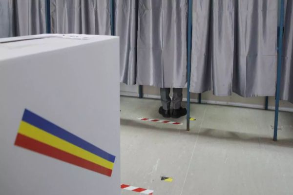 REPOZIȚIONARE TOTALĂ ÎN INTENȚIILE DE VOT, ÎN PRAG DE ALEGERI. DATELE CELUI MAI RECENT SONDAJ CURS DINAMITEAZĂ CLASA POLITICĂ