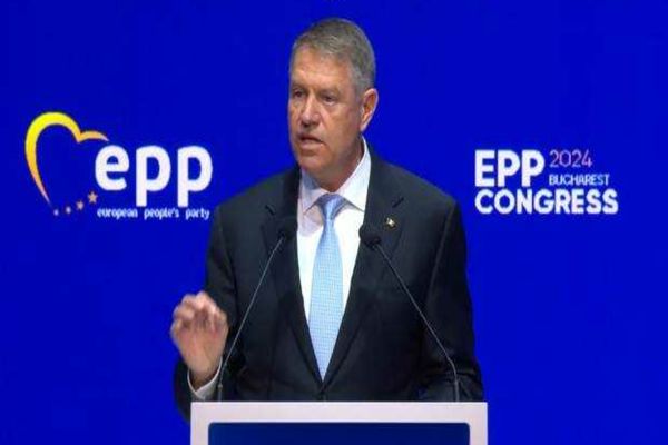 POLITICO: PREȘEDINTELE IOHANNIS PĂRĂSEȘTE SCENA ÎN MIJLOCUL TURBULENȚELOR POLITICE DE LA BUCUREȘTI