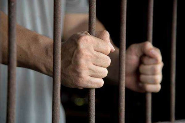 Câți ani de închisoare va face bărbatul din Alba care a violat șase fete, între care și fiica sa