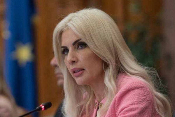 LAURA VICOL, FOSTA ȘEFĂ A COMISIEI JURIDICE DIN PARLAMENT ȘI SOȚUL EI VLADIMIR CIORBĂ, REȚINUȚI ÎN DOSARUL NORDIS