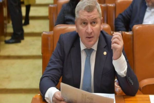 SCENARIUL LUI FLORIN ROMAN: PONTA VA FI PREMIERUL LUI CIOLACU. ”VICTORAȘ, PROBABIL ÎL DUCI ȘI TU PE CIOLACU LA PIERZANIE”