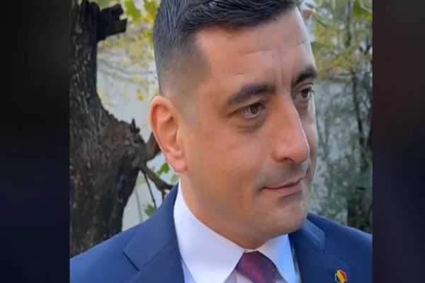 O NOUĂ ZI DE PROTESTE ÎN PIAȚA VICTORIEI. GEORGE SIMION S-A ALĂTURAT OAMENILOR REVOLTAȚI DE FURTUL DE LA VOT