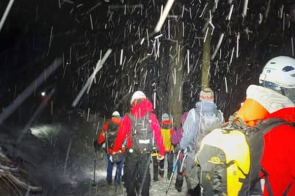 ADOLESCENT DE 17 ANI, ACCIDENTAT GRAV PE MUNTE. GEST INCONȘTIENT AL PĂRINȚILOR, SEMNAL DE ALARMĂ DIN PARTEA SALVAMONTIȘTILOR – VIDEO