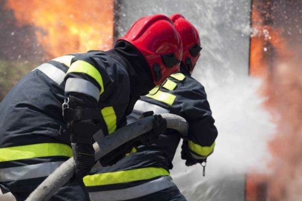 Casă în flăcări în Alba. Un bătrân a fost găsit carbonizat 