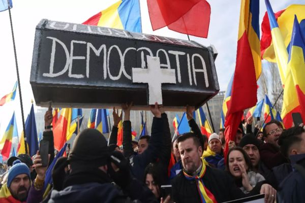 A ÎNCEPUT PROTESTUL ROMÂNILOR CARE S-AU SĂTURAT SĂ FIE UMILIȚI. REALITATEA PLUS, TELEVIZIUNEA POPORULUI, ALĂTURI DE CETĂȚENI 