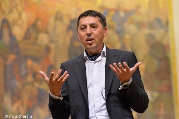 ZI DE FOC ÎN PARLAMENT: AUR ÎNCEARCĂ SĂ-L TRIMITĂ ACASĂ PE MINISTRUL EDUCAȚIEI 