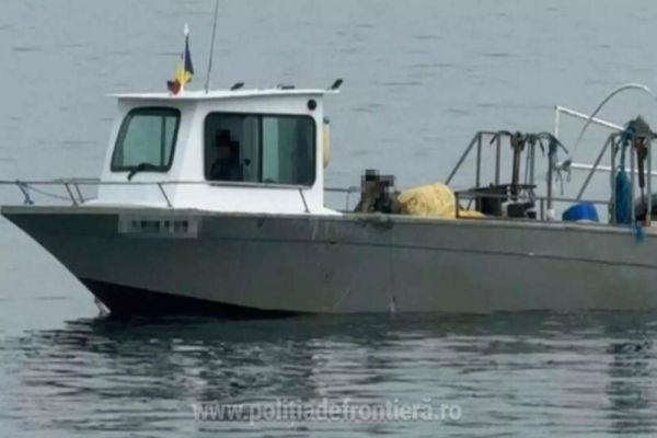 PESCADOR NEÎNREGISTRAT, DEPISTAT PE MARE DE GARDA DE COASTĂ. PESTE 760 DE KILOGRAME DE PEȘTE, DESCOPERITE LA BORD