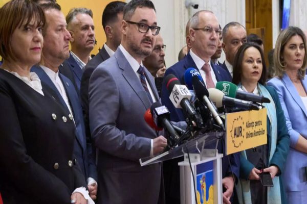 DAN TANASĂ, PURTĂTOR DE CUVÂNT AUR, A RĂBUFNIT: CIOLOȘ LA SRI SAU SIE? NE-A RĂMAS DOAR SĂ ARBORĂM STEAGUL FRANȚEI PE PARLAMENT!