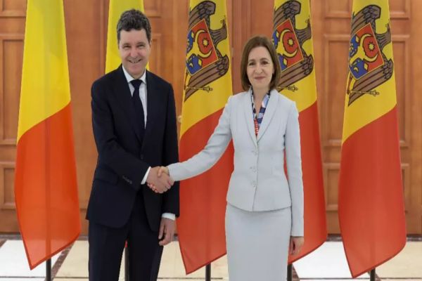 PREȘEDINTELE DAN ÎI ÎNDEAMNĂ PE CETĂŢENII REPUBLICII MOLDOVA CARE TRĂIESC ÎN ROMÂNIA SĂ VOTEZE DUMINICĂ