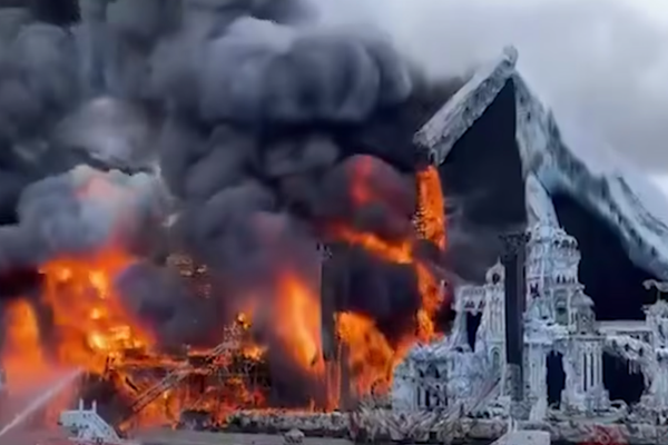 SCENA PRINCIPALĂ A FESTIVALULUI TOMORROWLAND, DISTRUSĂ DE UN INCENDIU ÎNAINTE DE DESCHIDERE