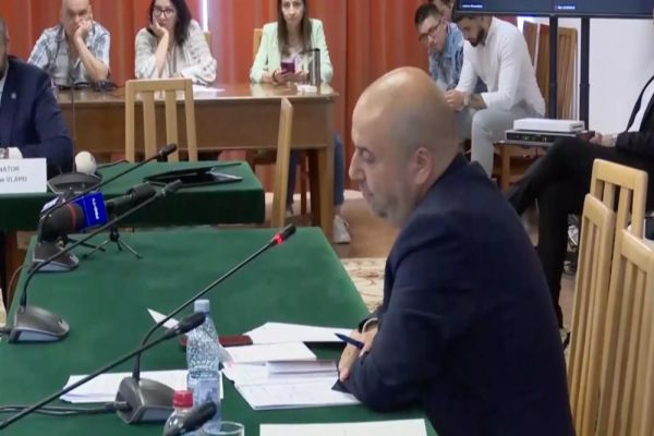 O NOUĂ SFIDARE MARCA CCR. DUPĂ CE A FĂCUT SCUT PENTRU APĂRAREA VENITURILOR NESIMȚITE, ACUM CONSIDERĂ CĂ SPORURILE ROMÂNILOR DE RÂND POT FI TĂIATE FĂRĂ PROBLEME