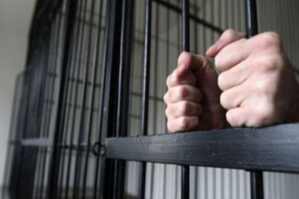 22 DE ANI DE ÎNCHISOARE PENTRU UN BĂRBAT CARE ȘI-A UCIS IUBITA ÎNTR-UN CABINET VETERINAR ÎN PETROȘANI