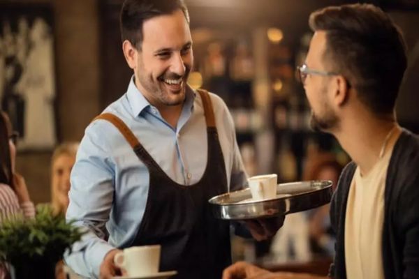 O țară europeană caută români pentru sezonul de iarnă. Salarii de până la 3.000 € și cazare gratuită