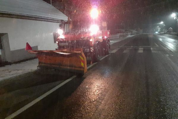 Iarna lovește din nou România: Cod galben în 25 de județe, până la 15 cm de zăpadă în București