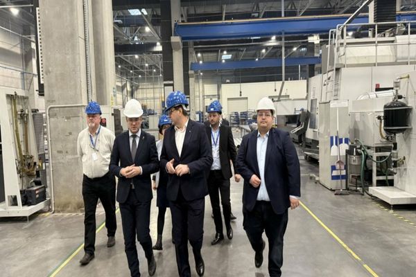 Ministrul Economiei: "Ne putem mândri că la noi sunt create produse de înaltă calitate pentru industria aerospaţială"