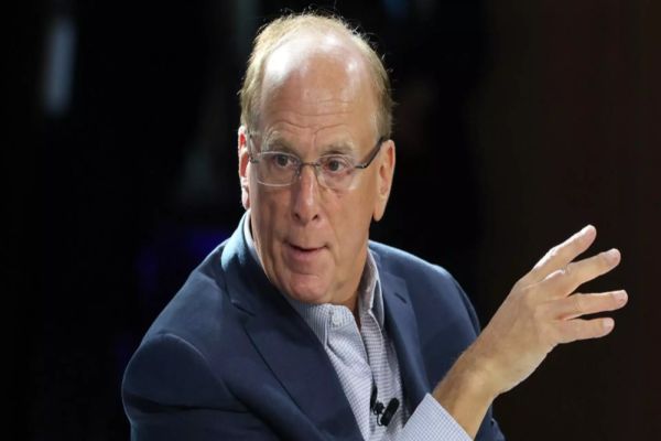 Cine este noul șef al globaliștilor de la Davos. Figură controversată în politică și afaceri