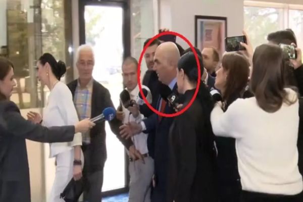 Bolojan fuge iar de presă, în plin scandal pe taxe și pensii VIDEO