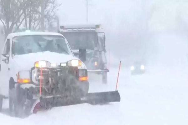 Centrul INFOTRAFIC anunță închiderea mai multor autostrăzi și drumuri naționale din cauza viscolului