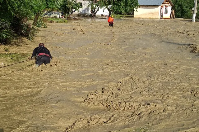 Cod galben de viituri în 21 de județe. Ce râuri sunt vizate până vineri dimineață