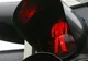 Sute de amenzi pentru pietonii surprinși în timp ce traversau strada pe culoarea roşie a semaforului