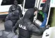 Au intrat în casă peste un bătrân i-au luat banii și telefonul mobil prin amenințare cu violență