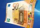 Analiză economică : Ușoară scădere a euro