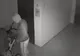 VIDEO : Un cărucior de copii și o tricicletă au fost sustrase din scara unui bloc din Alba Iulia.