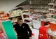 VIDEO : În timp ce omenirea caută solidaritate, NEMERNICII ies la FURAT