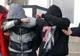 Doi tineri reținuți după ce au bătut o bătrână, i-au luat banii și băutura din casă 