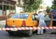 Taximetrist tâlhărit de clienți! L-au lăsat fără bani și fără telefon
