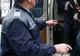 Doi tineri din Cugir au tâlharit un bărbat la 6:00 dimineața chiar în fața blocului său