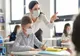 Profesorii vor primi câte 600 de lei pentru a-și cumpăra cărți, laptopuri sau cursuri