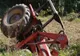 S-a răsturnat cu tractorul