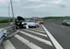 Un autoturism a intrat într-un parapet pe A1