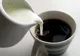 Adaugi lapte în cafea? Iată cât de sănătos este acest obicei
