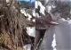 Mormintele au ajuns în stradă, într-un oraș din Alba, după ce cimitirul s-a surpat: "Punem lumânări în rigolă" - VIDEO